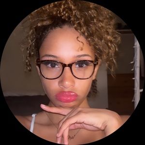 Meet your Posher, Issy